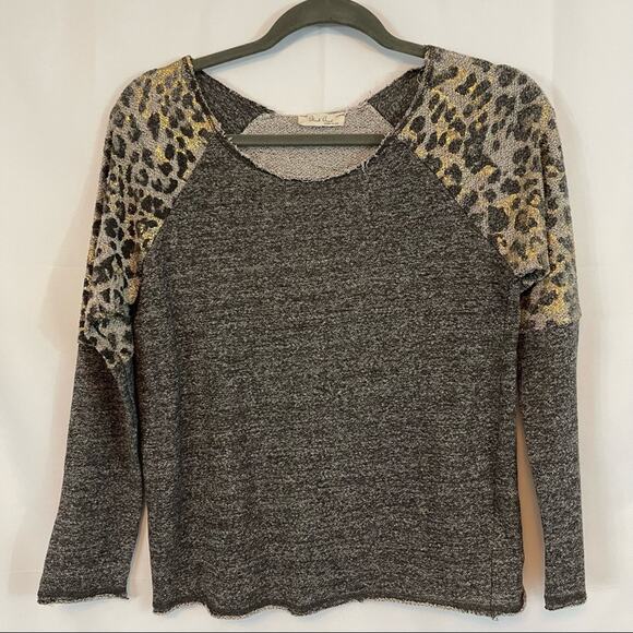 Black Bead, Raglan Sweater, Size Large. Shiny Leopard on the Shoulder! - Picture 1 of 5